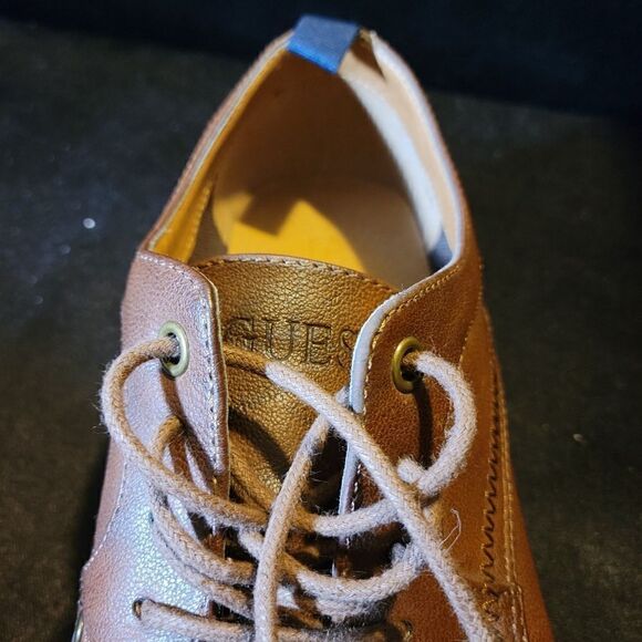 Guess men's 9.5  - Picture 9 of 10